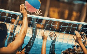 棒球与未来能源太阳能电池板在现代球场屋顶的应用