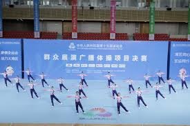 哈兰德百球：左脚71+右脚11，头球11个，其他部位1球